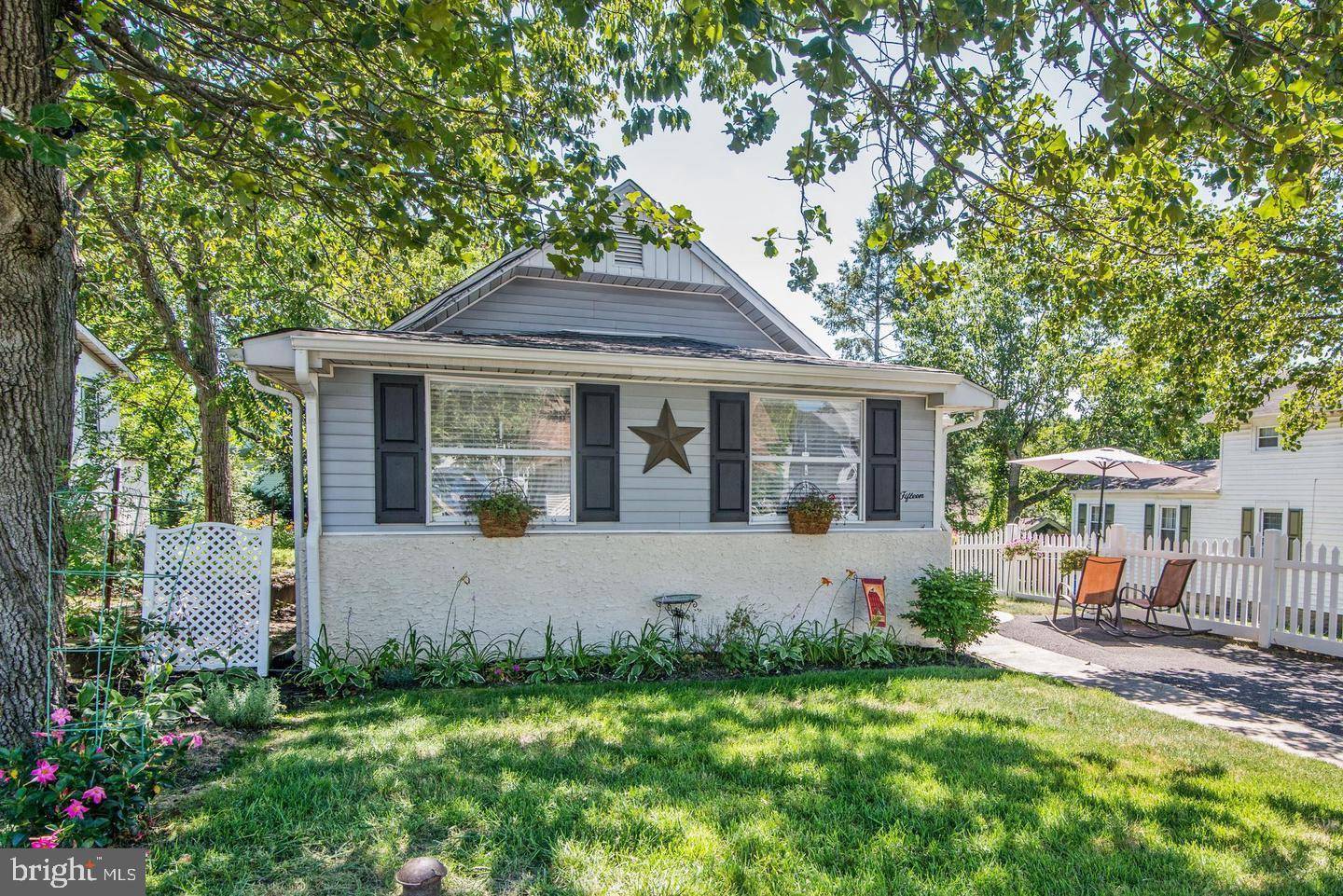 15 CHESTNUT LN, Clementon, NJ 08021