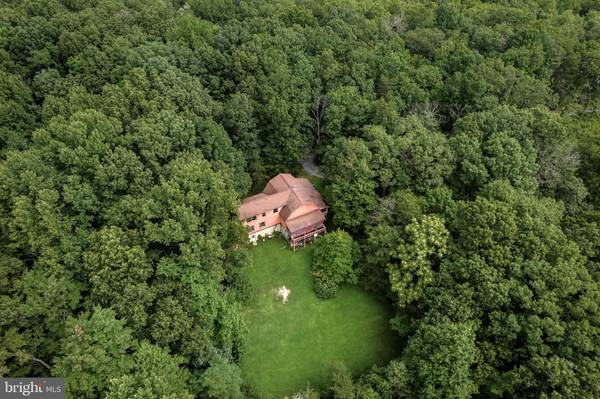 Edinburg, VA 22824,395 THREE MILE BANK LN