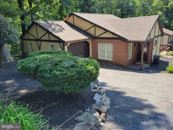 886 INNSBRUCK DR, Hummelstown, PA 17036