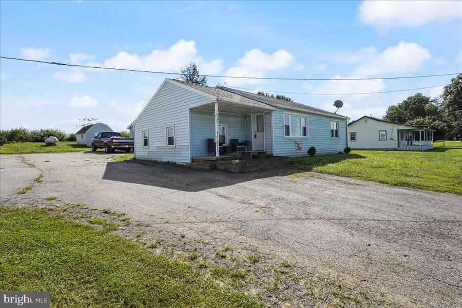 1043 LITTLE ELK CREEK RD, Oxford, PA 19363