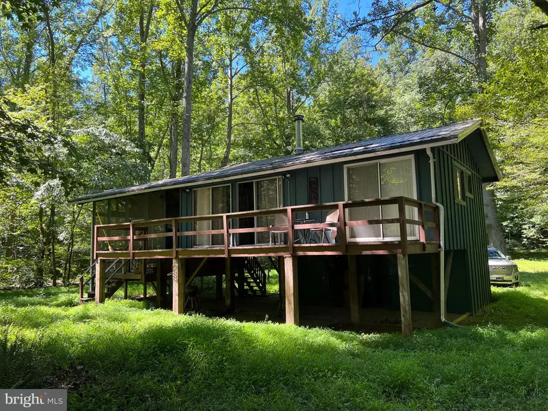 98 DEW DROP LN, Great Cacapon, WV 25422