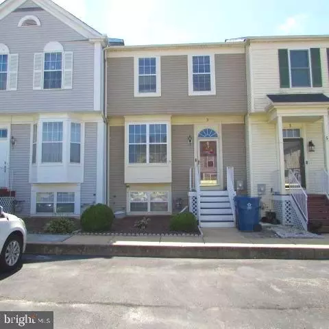 3 SPRING DR, Newark, DE 19702