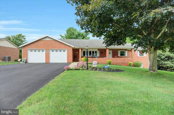 435 LARKSPUR LANE, Chambersburg, PA 17202