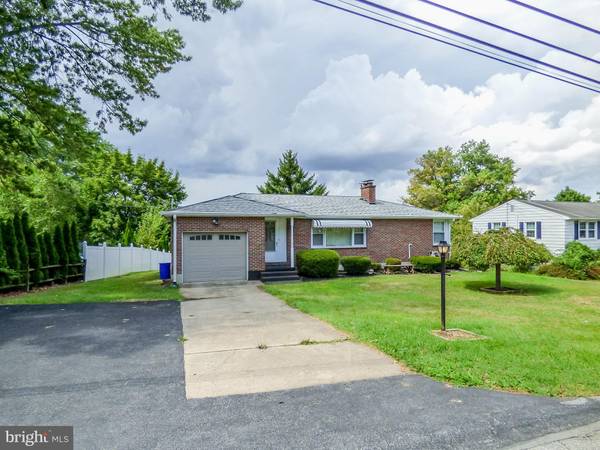 525 WOODLAND VIEW DR, York, PA 17406