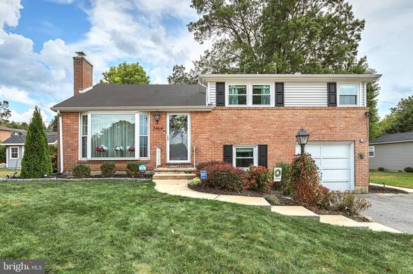 2464 SCHOOLHOUSE LN, York, PA 17402