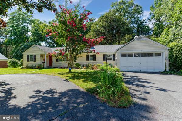 3034 SLEEPY HOLLOW RD, Falls Church, VA 22042