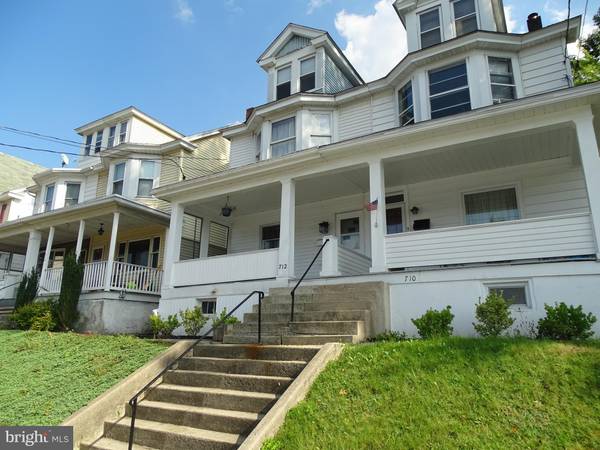 712 E BROAD ST, Tamaqua, PA 18252