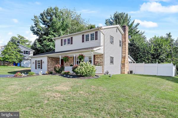 22 FENWICK DR, Manchester, PA 17345