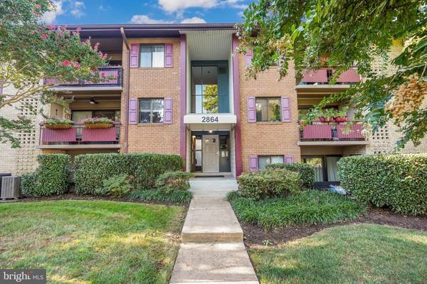 2864 DOVER LN #103, Falls Church, VA 22042