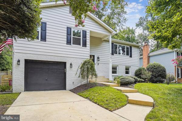 8707 PARRY LN, Alexandria, VA 22308