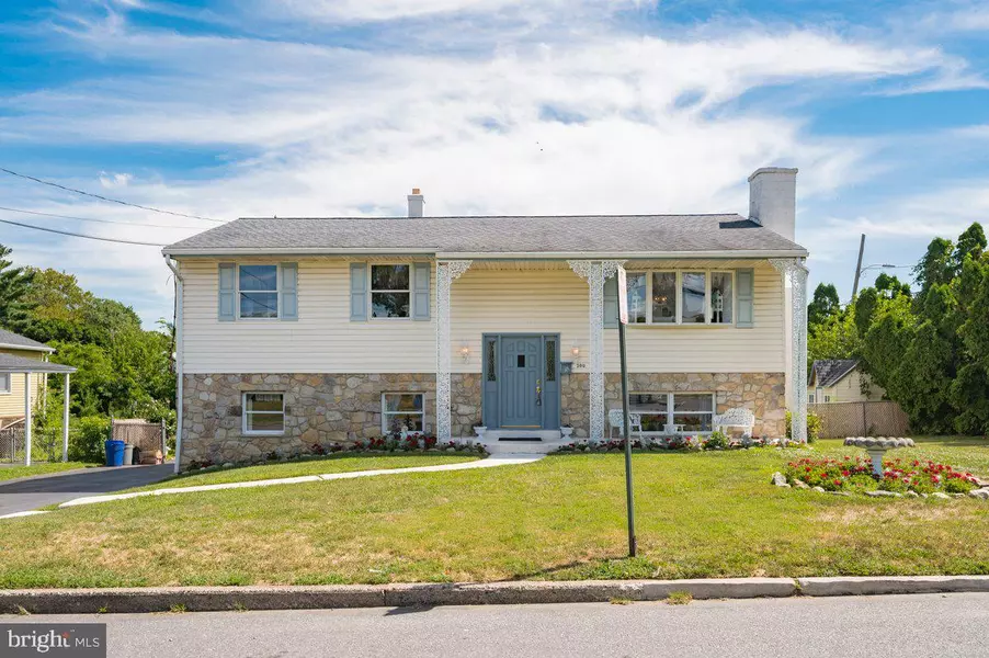 300 LAWNTON TER, Holmes, PA 19043