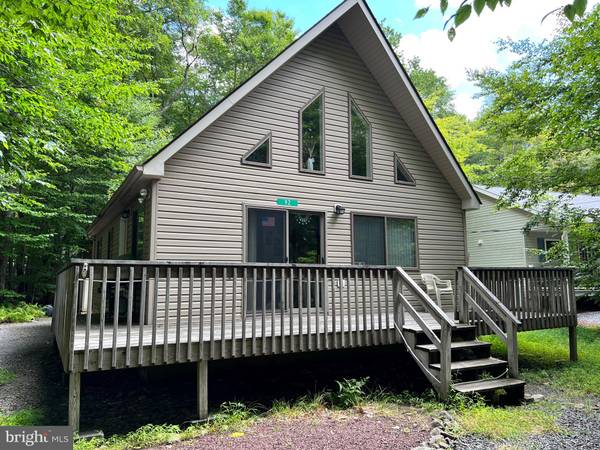 92 MINISINK DR, Pocono Lake, PA 18347