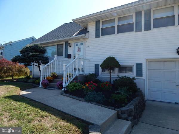 32 AMSTERDAM RD, Hamilton, NJ 08620