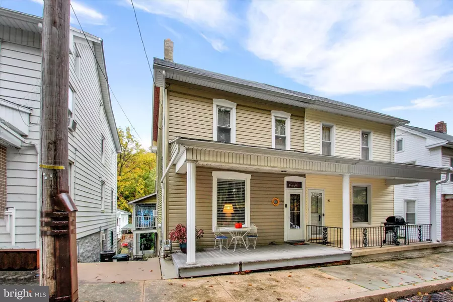 88 E MAIN ST, Windsor, PA 17366