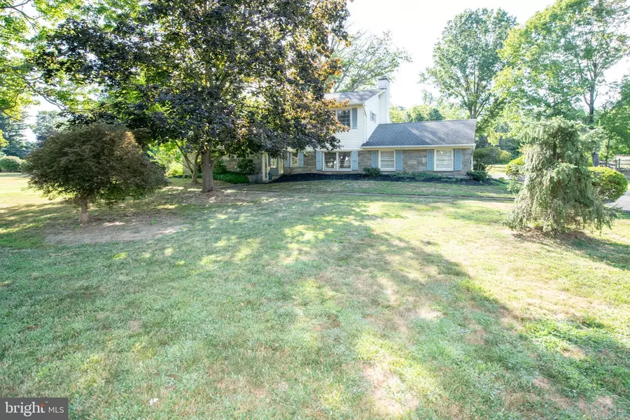 653 W SANDY RIDGE RD, Doylestown, PA 18901