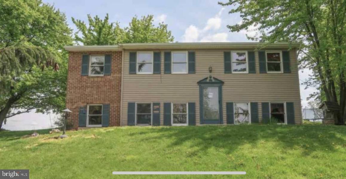 2426 CLOVERLEAF RD, Elizabethtown, PA 17022