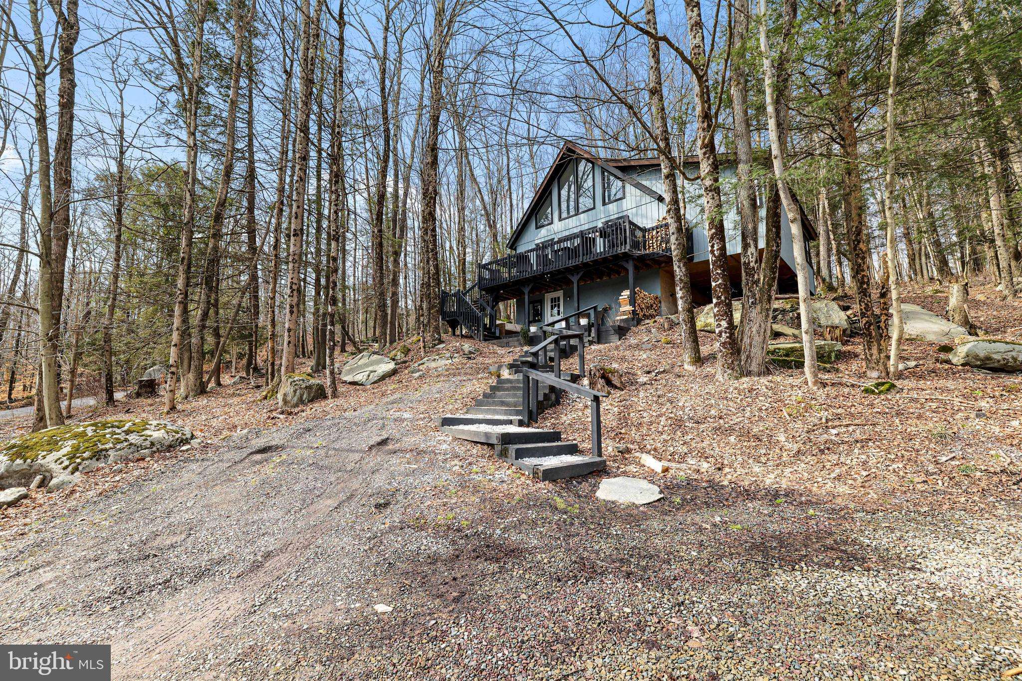 15 LAKEVIEW DR, Lake Ariel, PA 18436