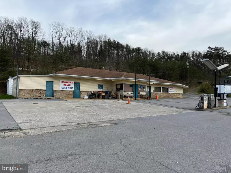 3425 VALLEY RD, Berkeley Springs, WV 25411