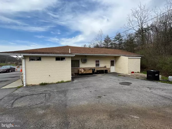 Berkeley Springs, WV 25411,3425 VALLEY RD