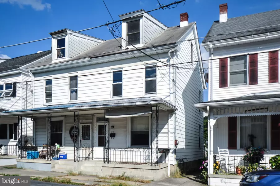 63 MIFFLIN ST, Pine Grove, PA 17963