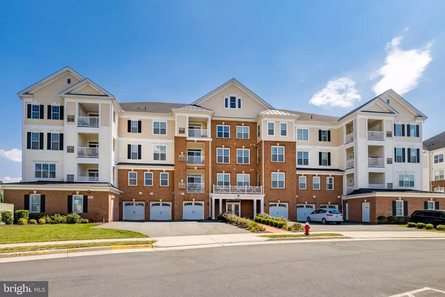 44605 YORK CREST TER #401, Ashburn, VA 20147