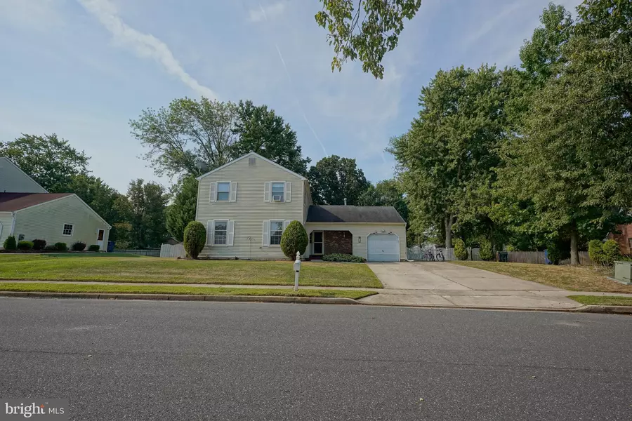 28 DUNHILL DR, Voorhees, NJ 08043