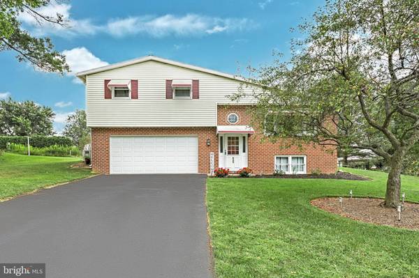 235 NOLLYN DR, Dallastown, PA 17313