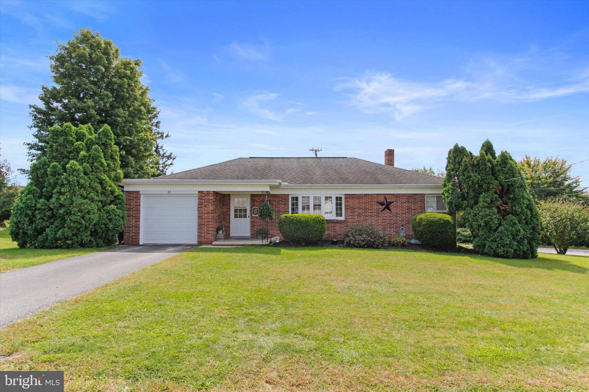 32 LONGVIEW RD, Seven Valleys, PA 17360