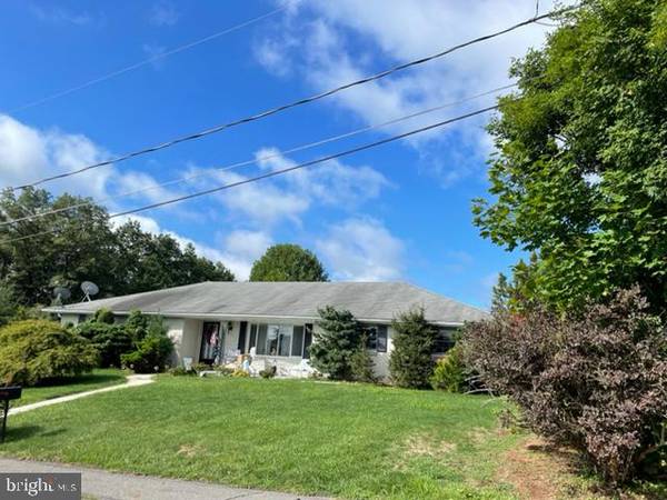 Frackville, PA 17931,142 N 8TH ST