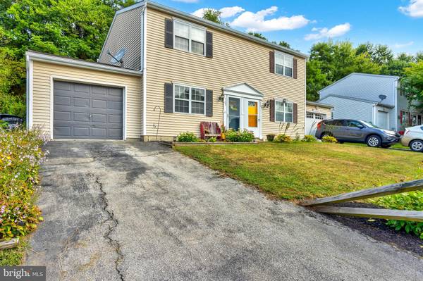 1105 CLOVERTON DR, Columbia, PA 17512