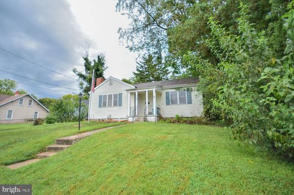 708 W LIBERTY ST, Charles Town, WV 25414