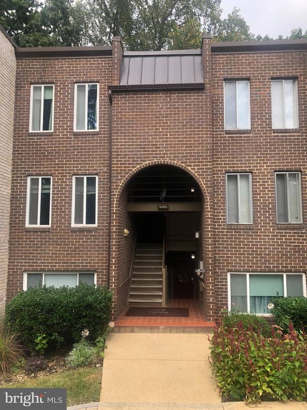 5065 7TH RD S #102, Arlington, VA 22204