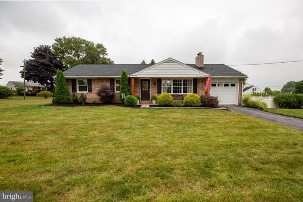 26 PFAUTZ AVE, Lititz, PA 17543