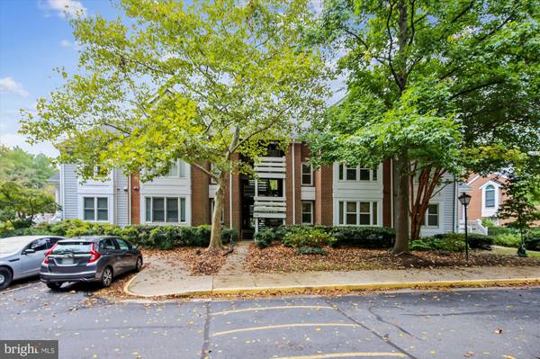 7598-D LAKESIDE VILLAGE DR, Falls Church, VA 22042