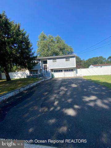 24 LAYTON AVE, Pine Beach, NJ 08741