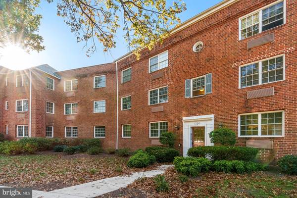 1720 W ABINGDON DR #102, Alexandria, VA 22314