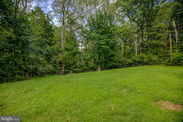 Manassas, VA 20112,13010 WOODED ACRES CT