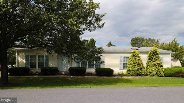 10 BOXWOOD CT, Harleysville, PA 19438