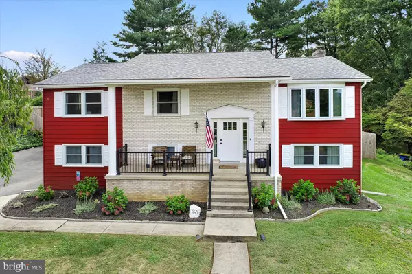 860 HICKORY HILL LN, York, PA 17402