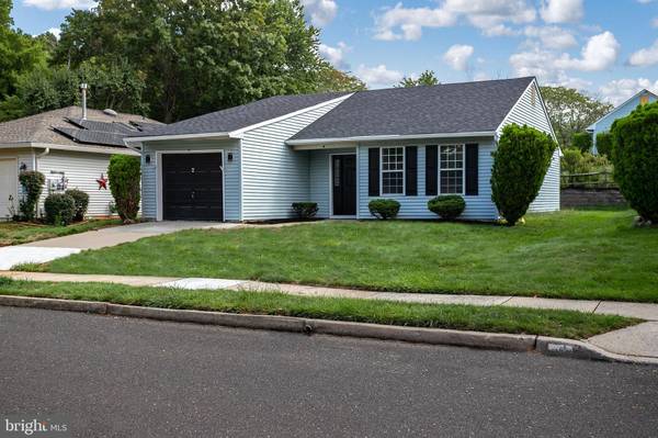 4 WILLOWWOOD CT, Columbus, NJ 08022