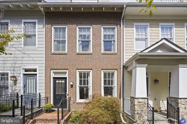 1332 N DANVILLE ST, Arlington, VA 22201