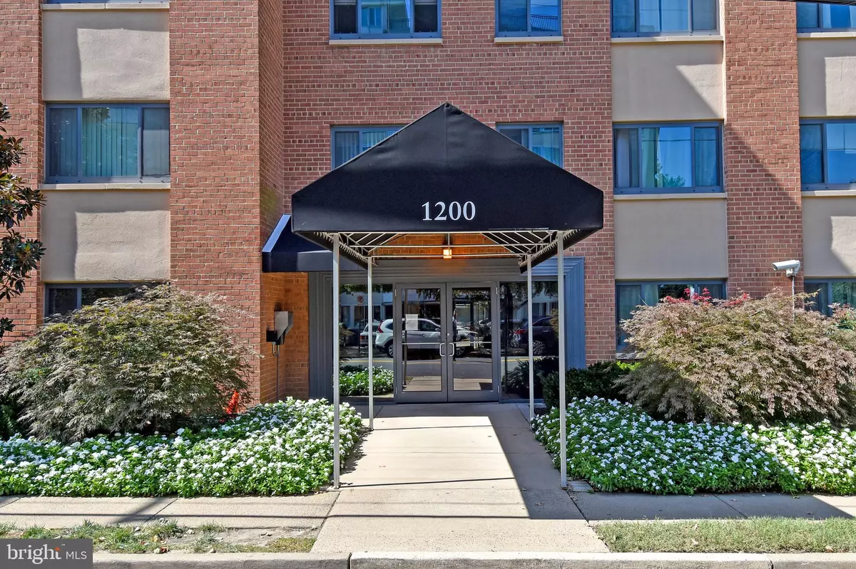 Arlington, VA 22202,1200 S ARLINGTON RIDGE RD #316