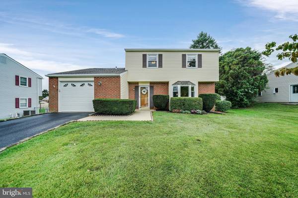 756 BURDETT DR, Aston, PA 19014