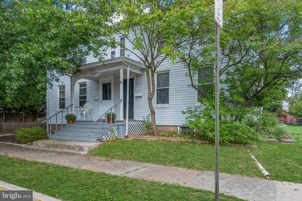 6-8 S GREENWOOD AVE, Hopewell, NJ 08525