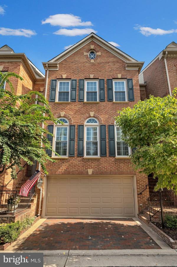 1671 HUNTING CREEK DR, Alexandria, VA 22314