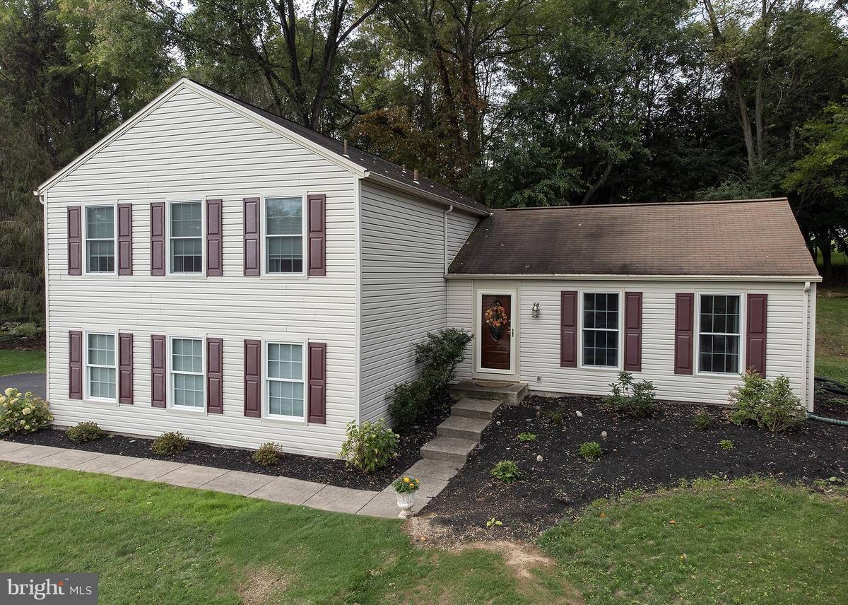 Hershey, PA 17033,951 CARRIAGE HOUSE CT