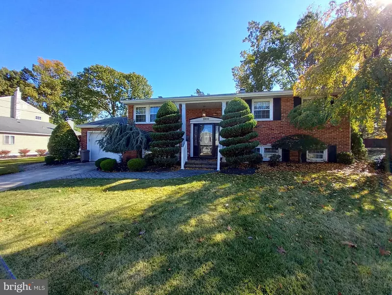 1031 STANDISH DR, Blackwood, NJ 08012