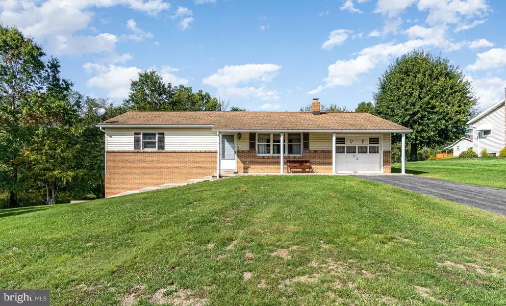 316 W WALNUT ST, Valley View, PA 17983