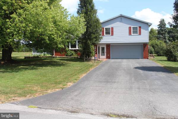 110 CRESTVIEW AVE, New Holland, PA 17557