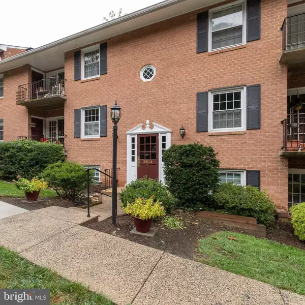 3814 LYNDHURST DR #201, Fairfax, VA 22031